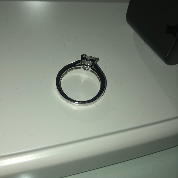 Swarovski Heart-Shaped Ring - Picture 4 of 4